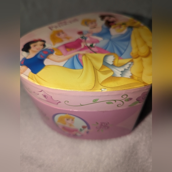 Disney Princess heart shaped musical jewelry box with figurine. - Picture 7 of 8